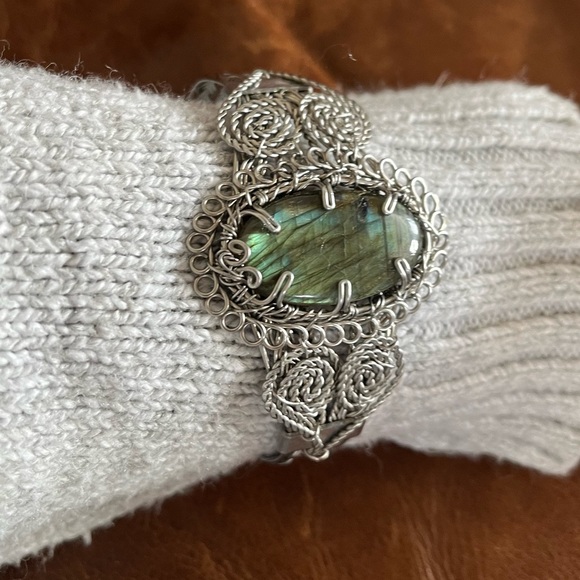 Silver Twisted Wire Cuff Bracelet with large Oval Abalone Shell Inlay - Picture 12 of 12